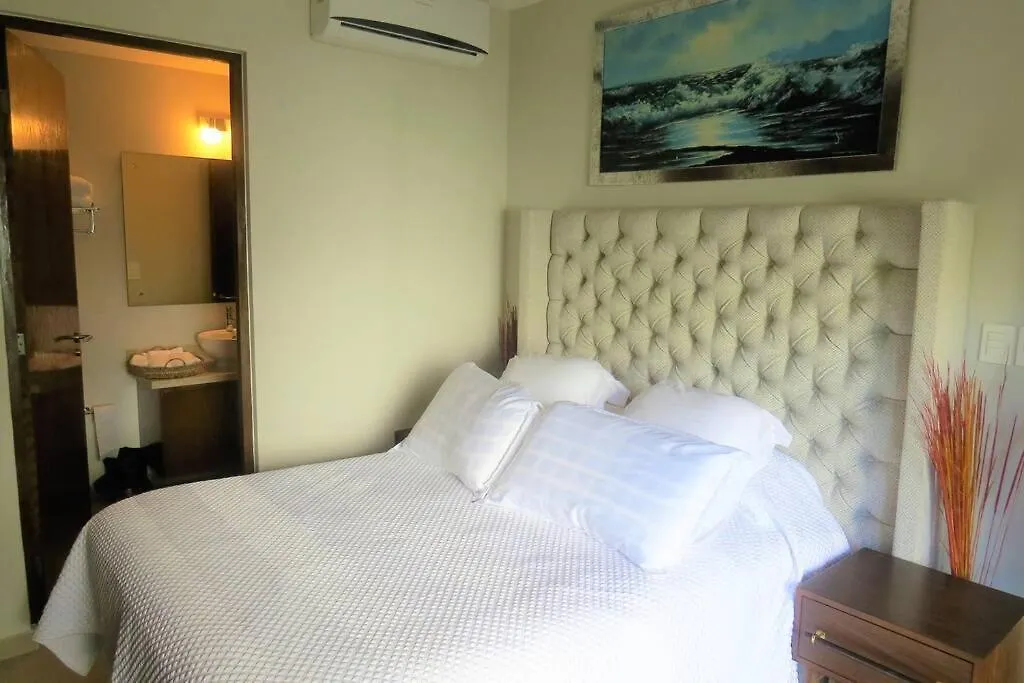 2 Bedrooms Luxury Apartment In Playa Del Carmen